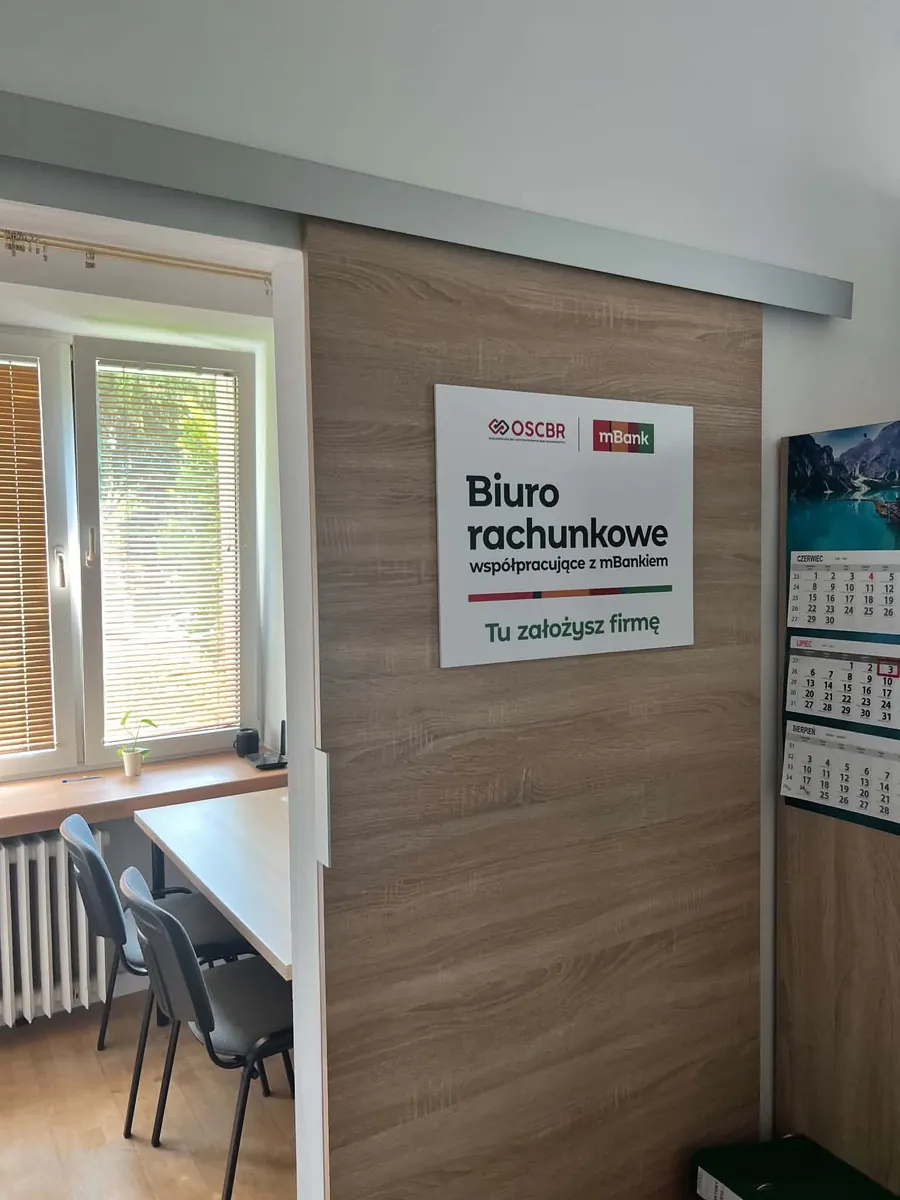 Oznaczenie OSCBR i mBank w biurze Centrum Księgowości i Biznesu w Rzeszowie